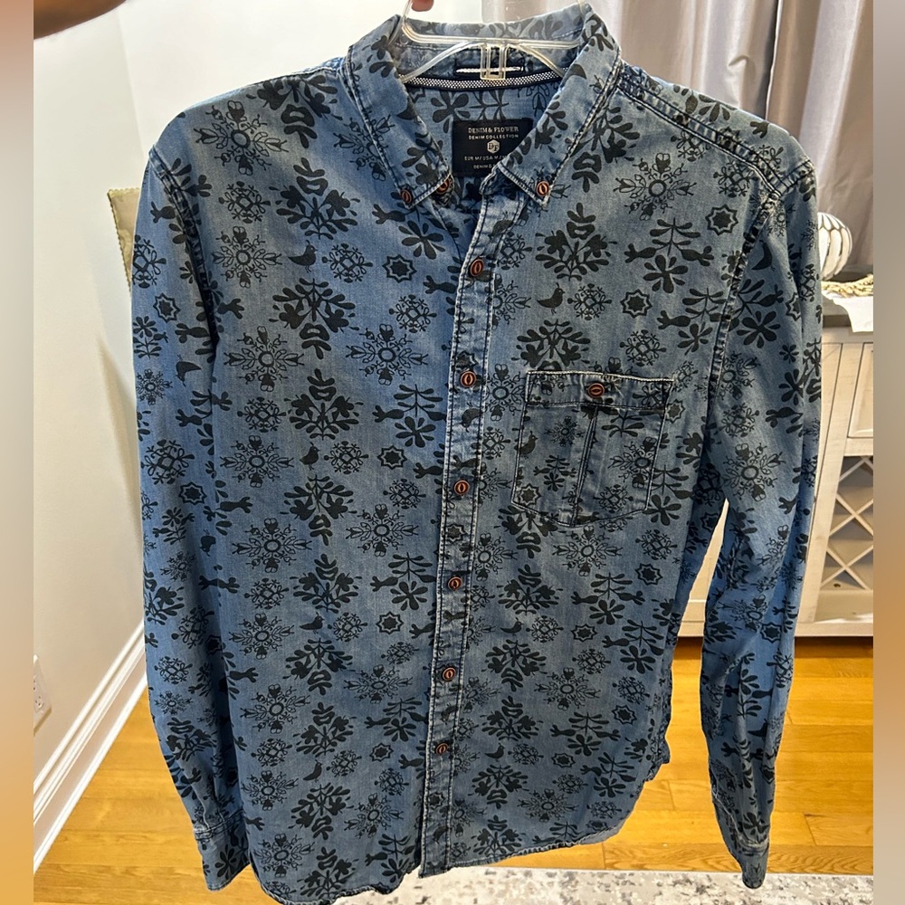Denim & Flower Slim Fit Long Sleeve Button Up (Medium)